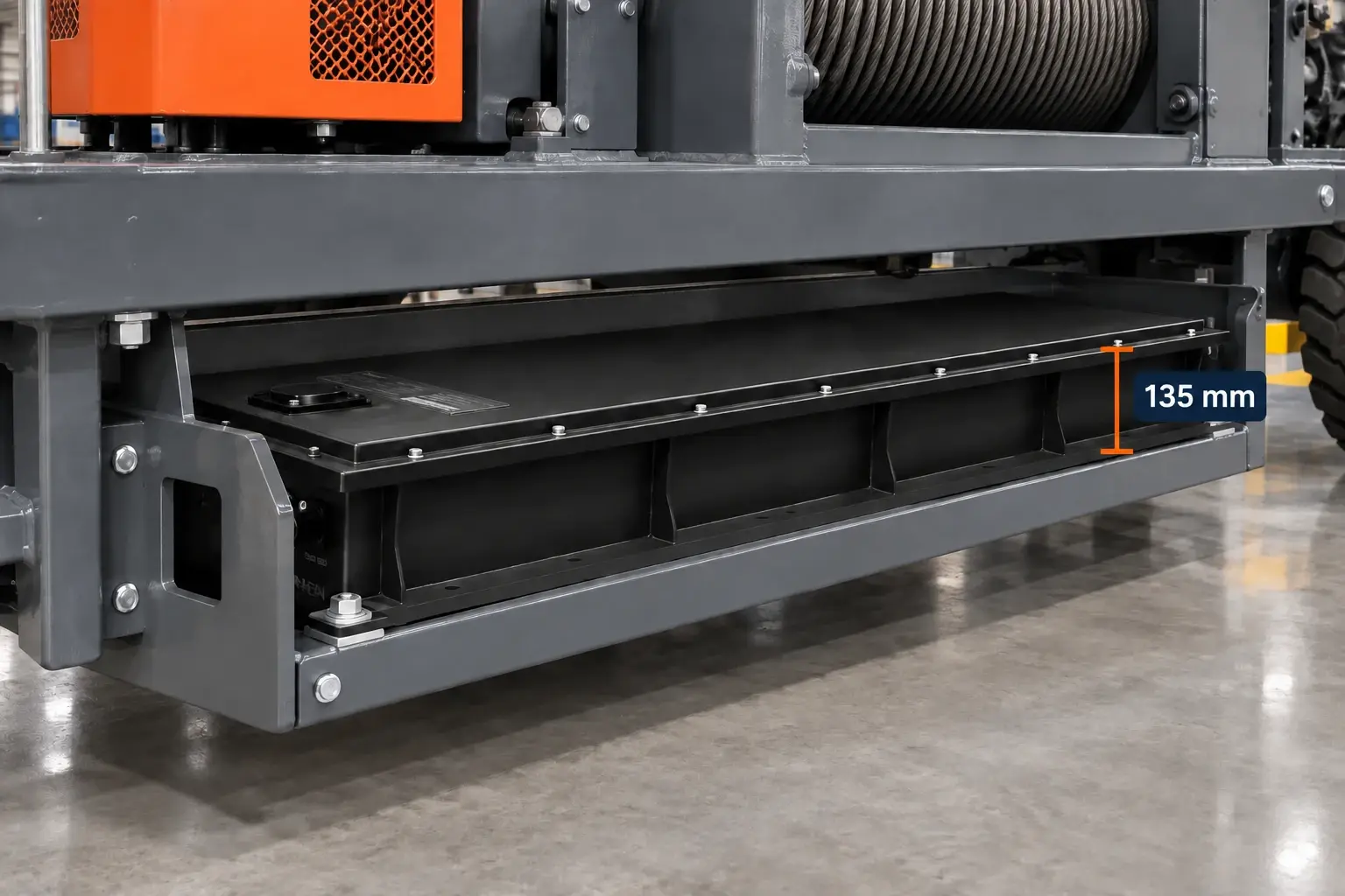 Low-profile battery module mounted beneath an industrial cable pulling machine with a 135mm height annotation